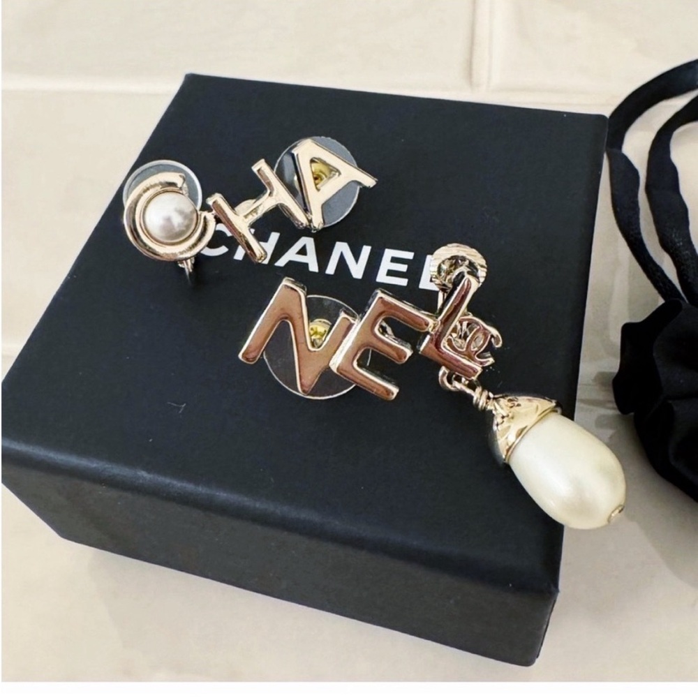 Authentic Chanel Limited Edition Pearl Split Logo CC Cuff / Climber Earrings - Picture 2 of 13